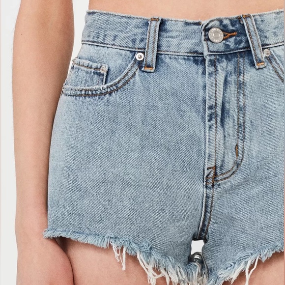 Urban Outfitters BDG Girlfriend High-Rise Distressed Denim Short Size 29 - Picture 3 of 7